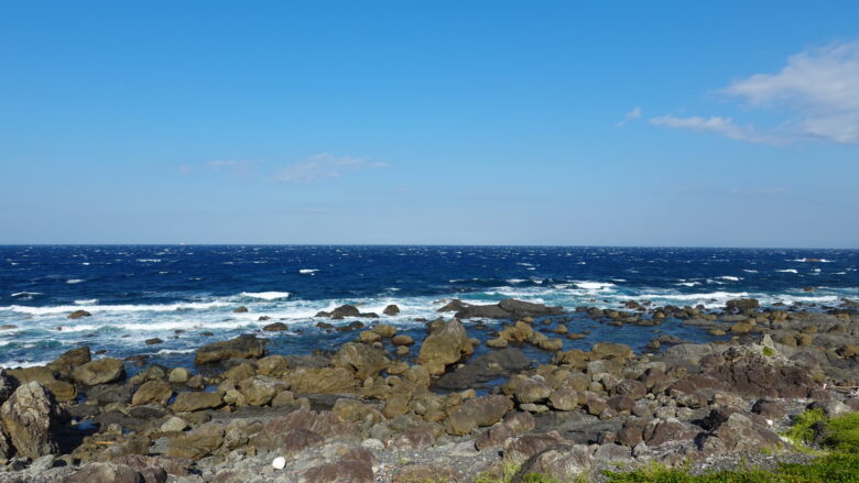 室戸岬周辺で太平洋を望む