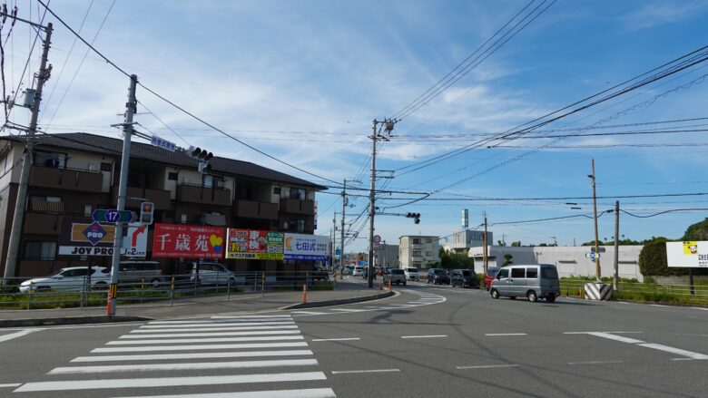 県道120号線を進む