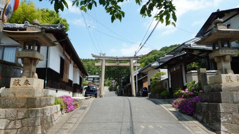 鳥居と石灯籠