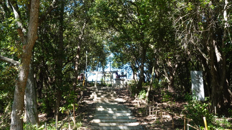 八浜八幡宮の参道