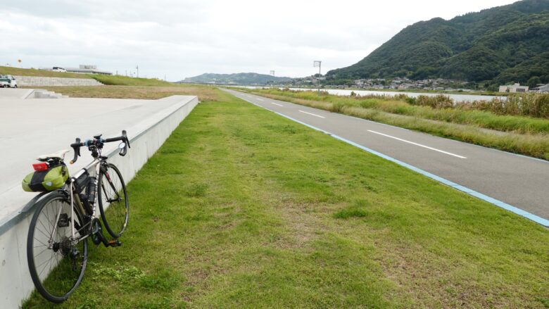 芦田川沿いに整備されている「ふくやまサイクリングロード」