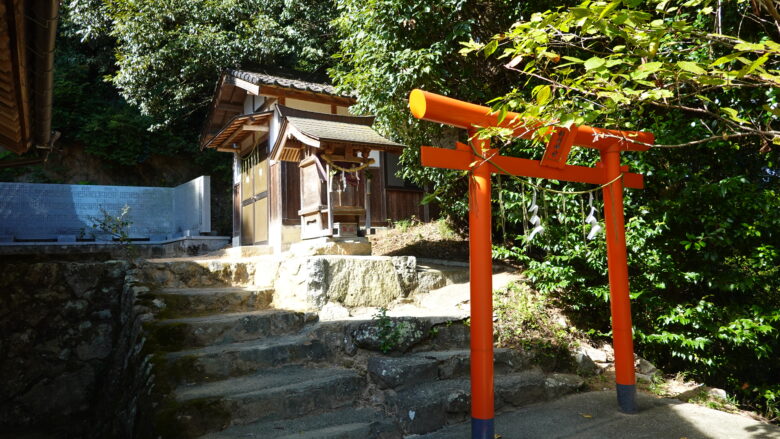 石上布都魂神社の境内社の1つ（稲荷神社）