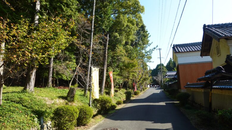 敢国神社の表参道の風景