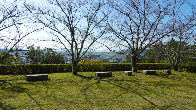 伊賀市街が間近に見える