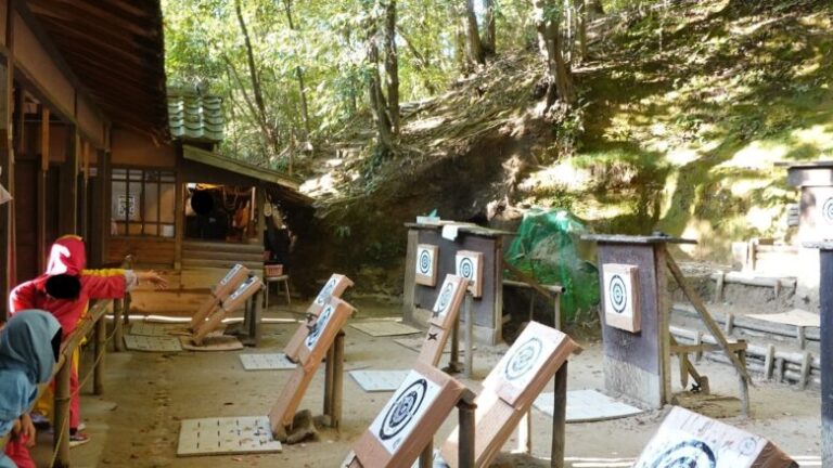 滋賀・甲賀の里忍術村で忍者の世界を体験しよう、からくり屋敷など見どころ多し