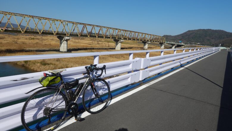 高梁川を渡るぞ