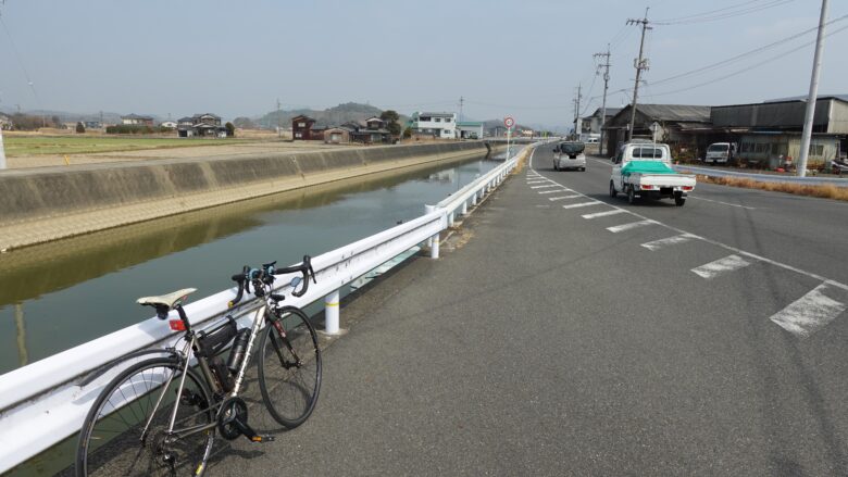 千田川に沿って疾走