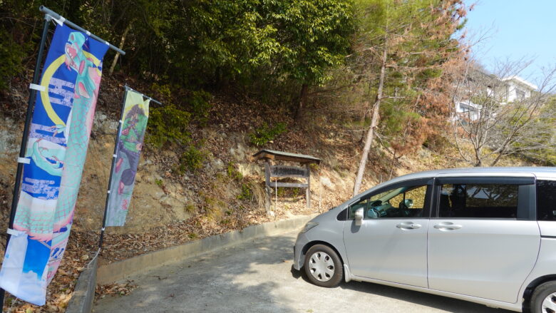 湯次神社の駐車場