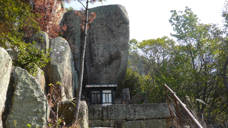 不動岩と不動明王
