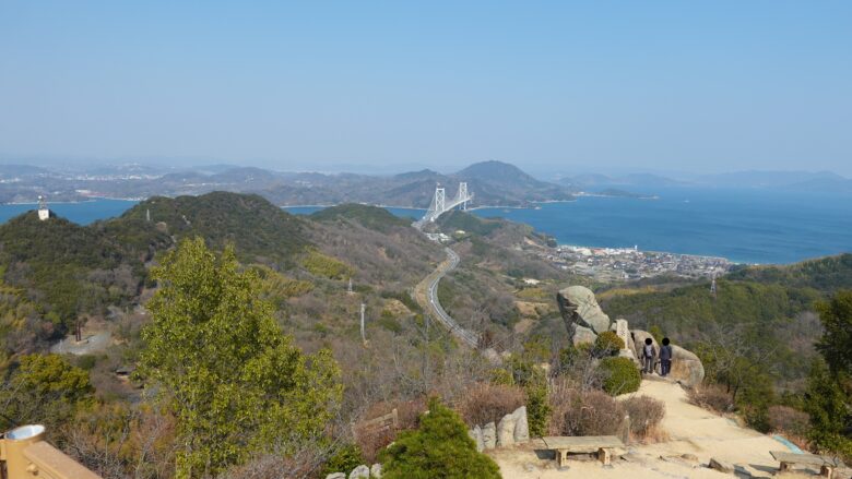 遠くには因島大橋が見える