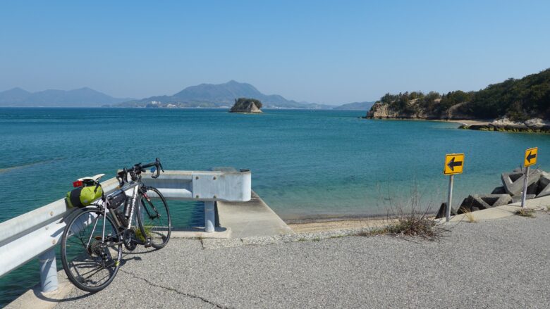 海の上には、大角豆島が見える