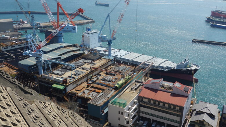 造船現場が丸見えだ