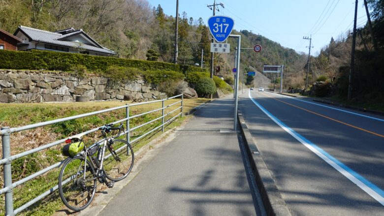 宮窪峠を駆け上る
