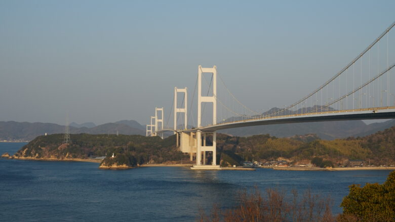 来島海峡大橋をほぼ正面から眺める