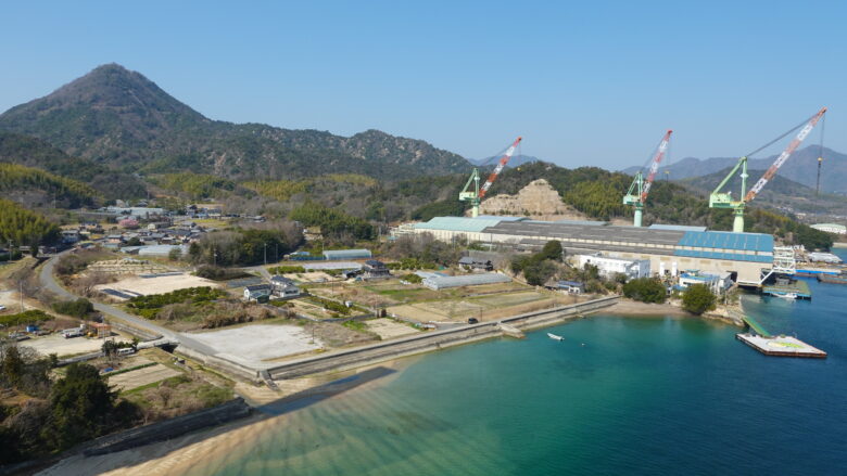岩城橋から見た岩城島の風景