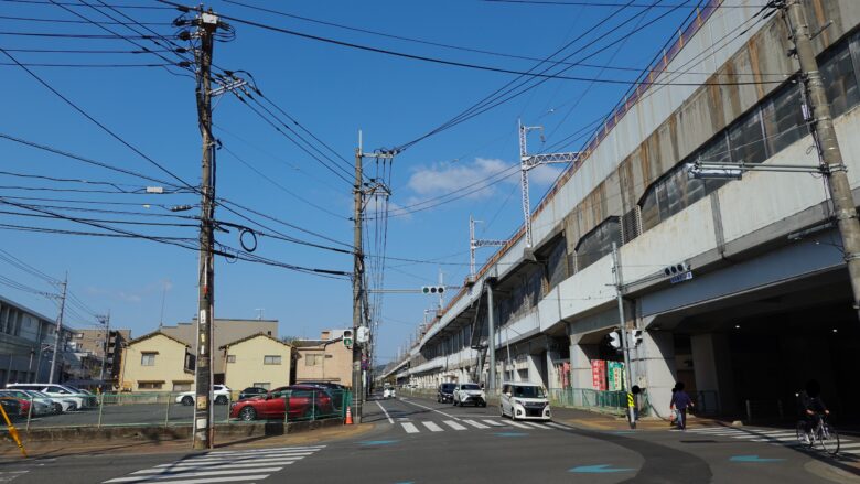 線路沿いの道