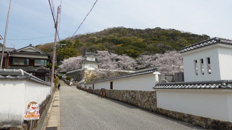 白壁土塀が美しい