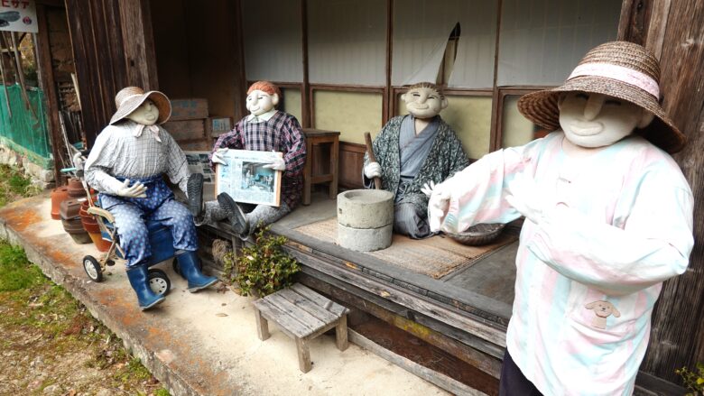 案山子の団らん