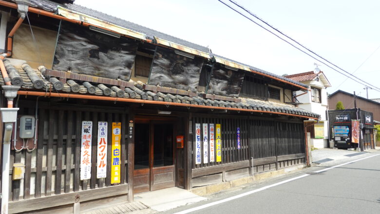 酒の銘柄板に時代を感じるぞ