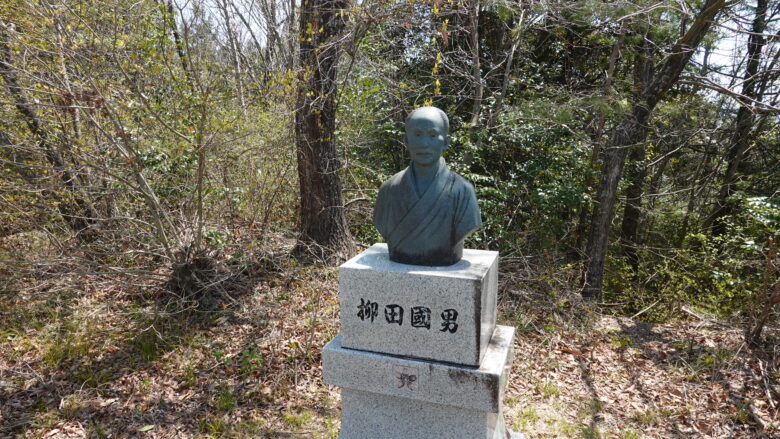 柳田國男の像