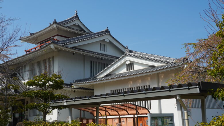 この角度で見ると城郭そのものだ