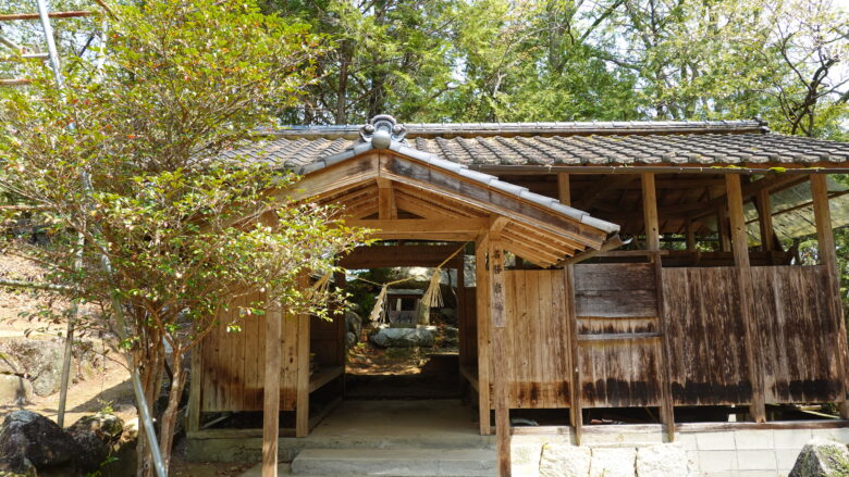 岩神神社（拝殿）