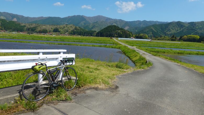 田園を自転車で駆け抜ける