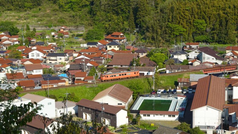 時々通過する電車が、より旅情を誘うな~
