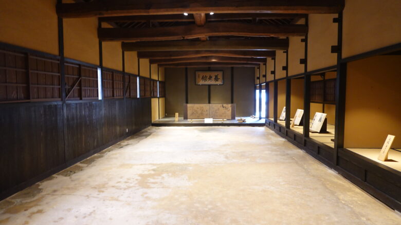 剣術教場、藩主の間や教員の間などがある