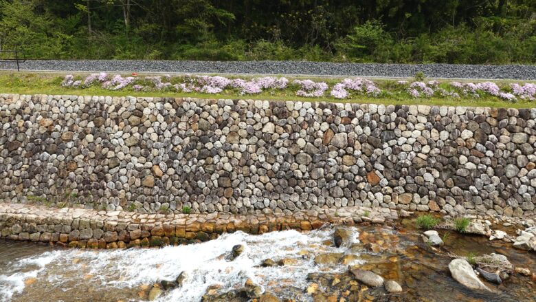 名賀川の石垣、景観良し！