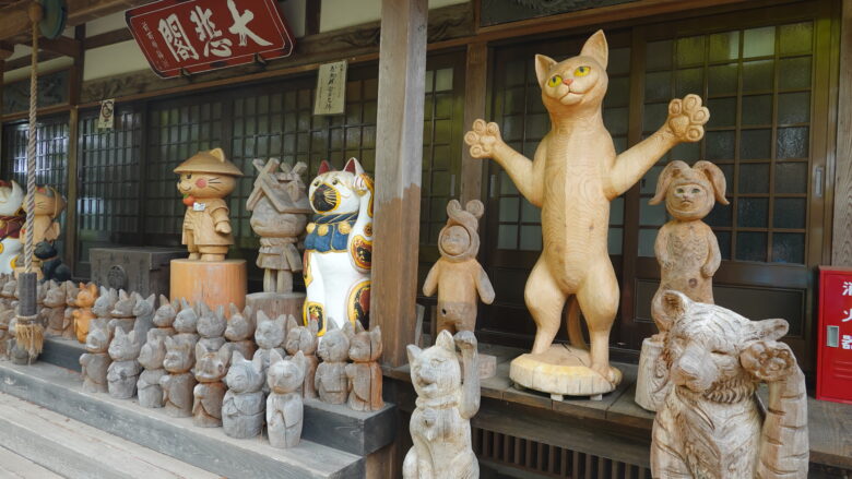 猫たち「猫寺へようこそ、ゆっくりしていくニャ～」