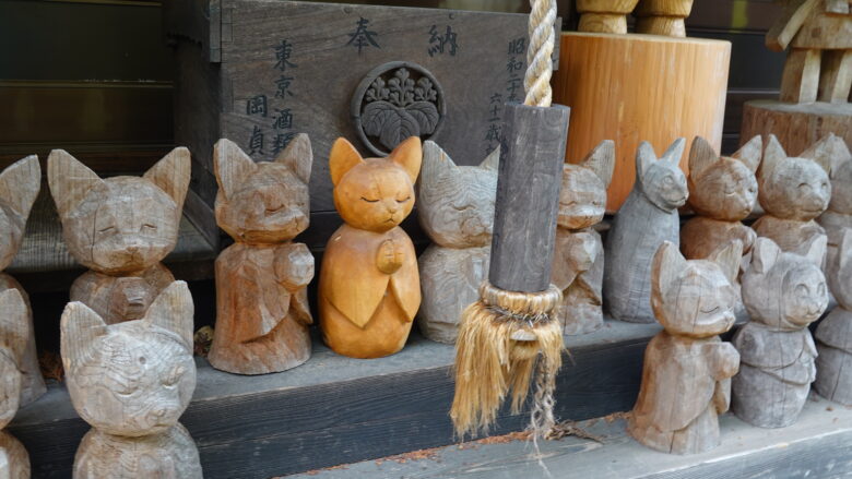猫たち「お祈りを捧げましょう」