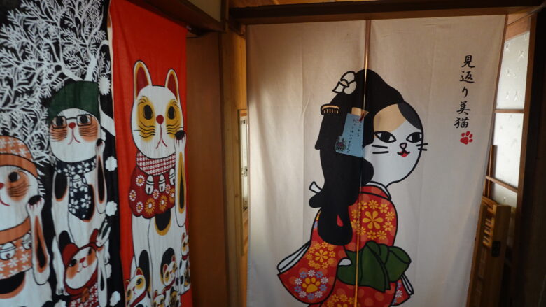 見返り美猫、これは確かに美しいかな