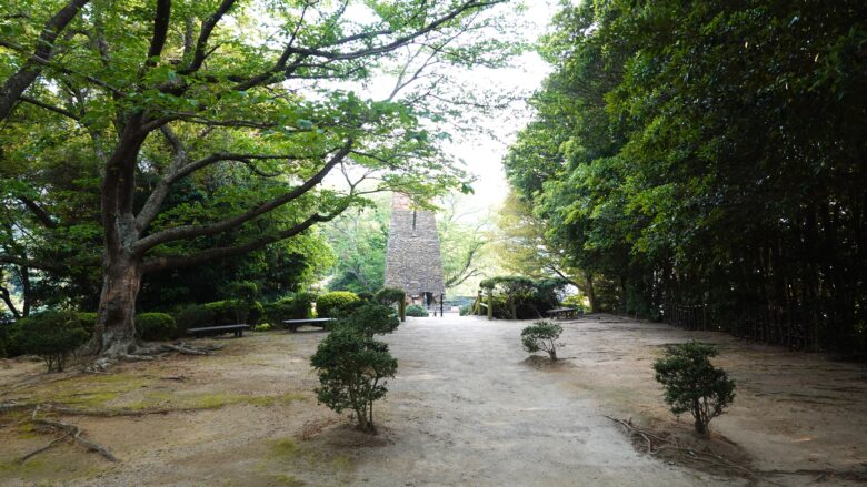 園内を歩いていると、反射炉が見えてきた