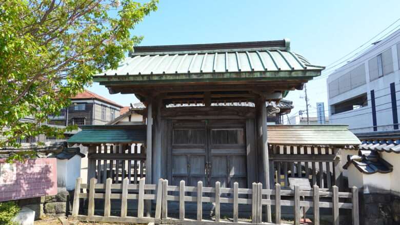 観徳門
