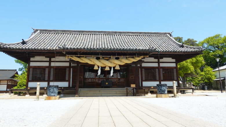阿智神社(拝殿)、立派な注連縄がいい感じ