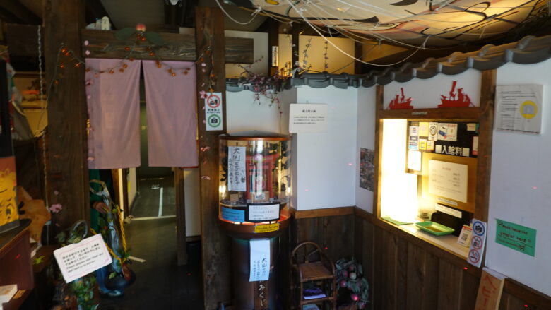 桃太郎のからくり博物館の受付