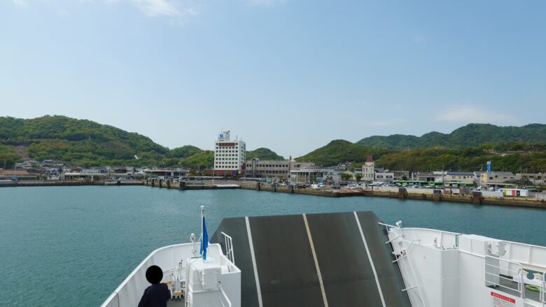 土庄港が見えてきた