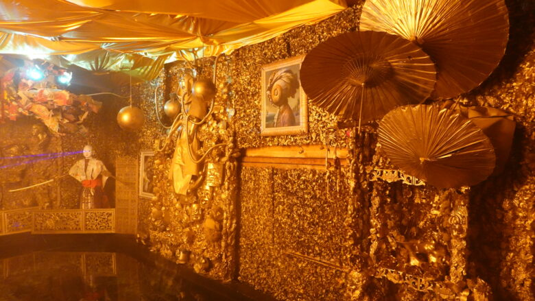 ん?何やら見たことがある物が黄金化しているぞ