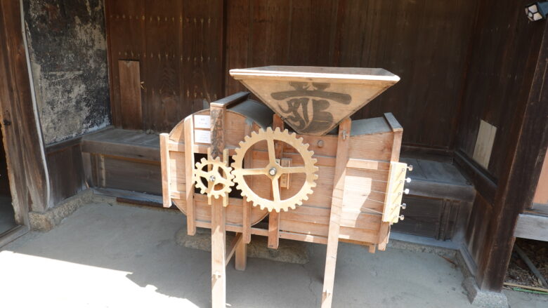 ハンドル式の弦楽器