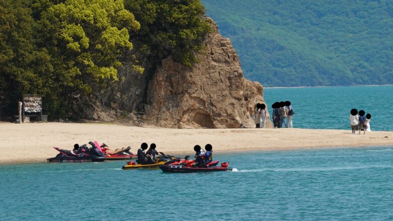 観光客で賑わう弁天島