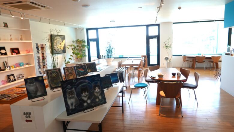 カフェ「Happy」