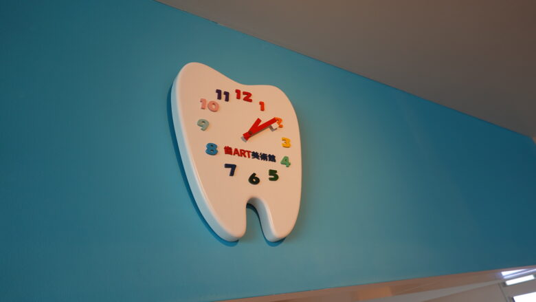 歯をデザインとした時計