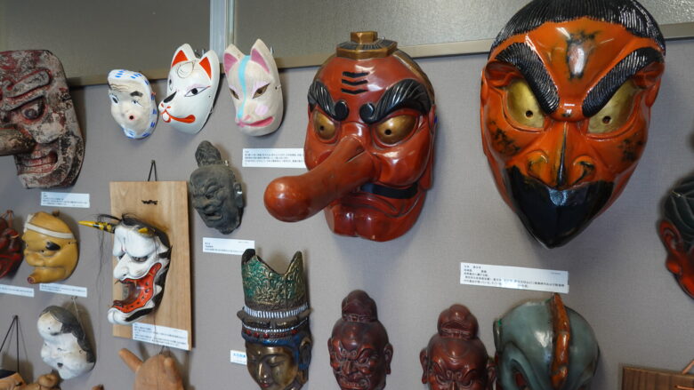 日本の仮面といえば、キツネ・般若・天狗でしょ