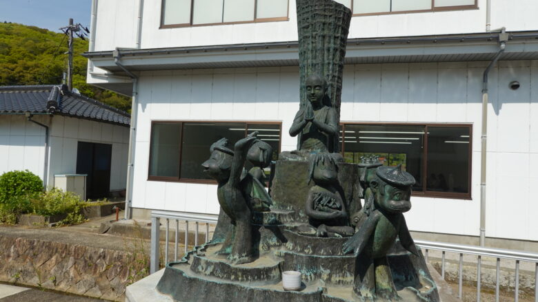 禅師かっぱの像