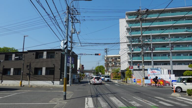 県道162号線を突き進む