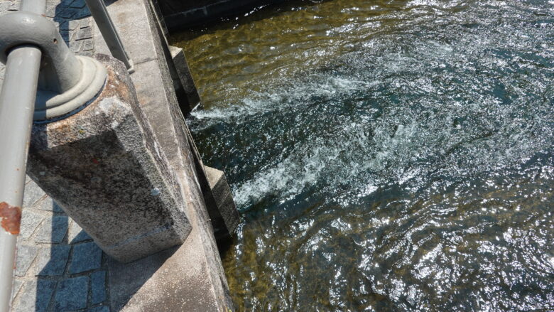 水の流れや音を聞くと、落ち着くな~