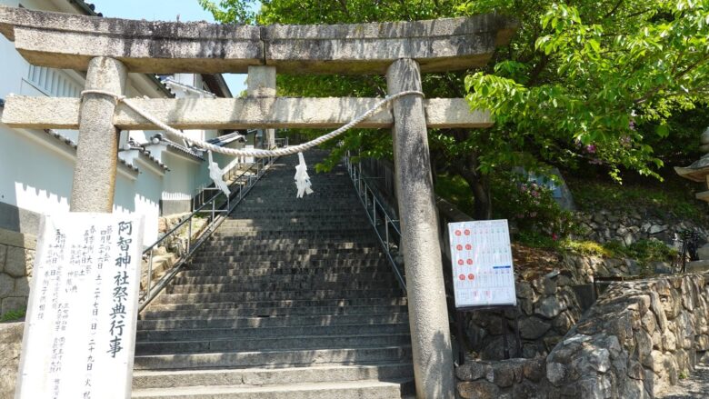 南側にある鳥居(東参道の入口)