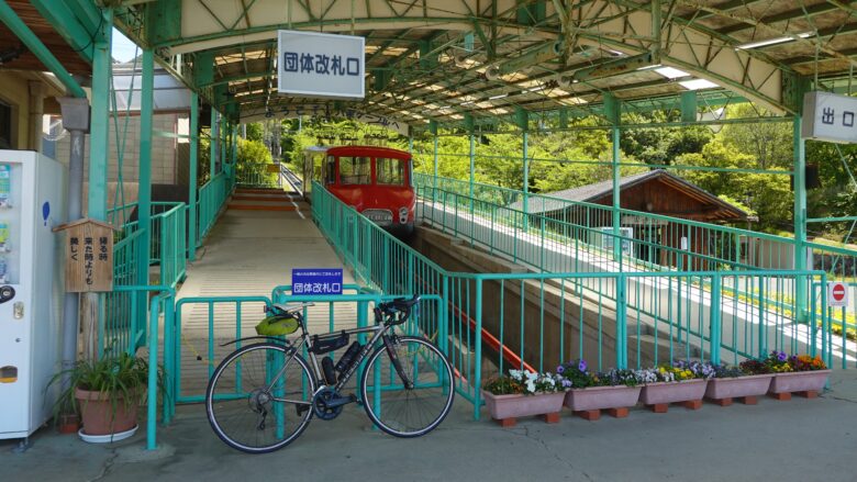 ホーム前で愛車と記念撮影