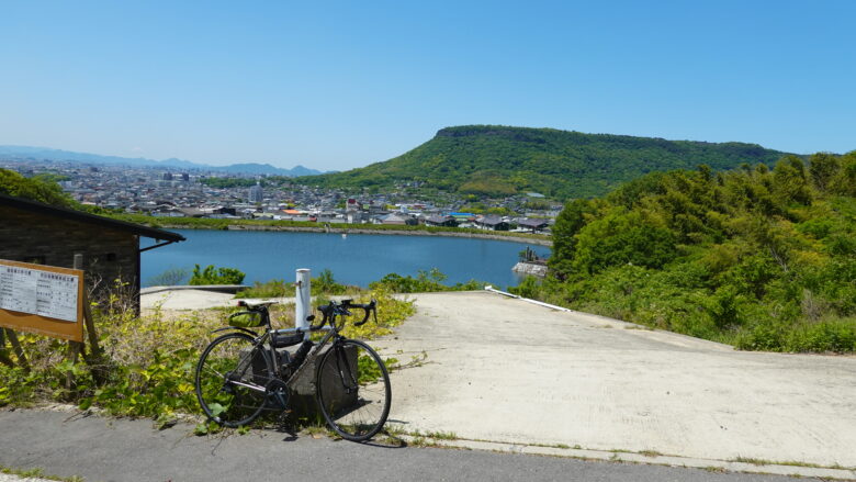 ため池 ＋ 屋島の風景
